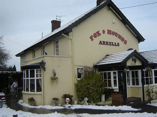 Hotel The Fox & Hounds à Swindon Extérieur photo